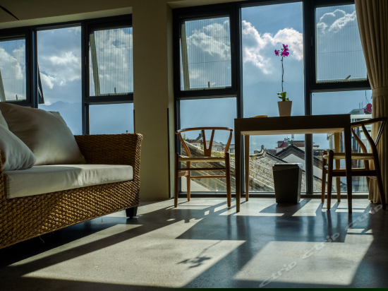 舒适山景大床房