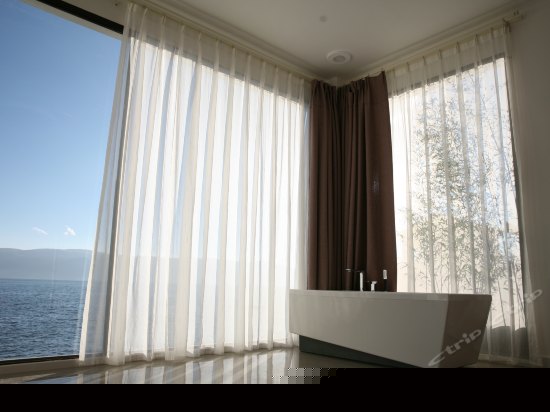 三世（豪华亲海露台大床房）