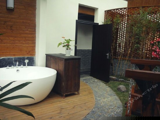 阳光庭院观景大床房