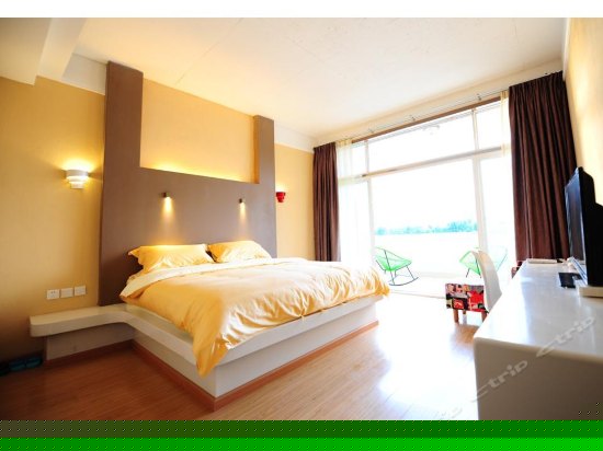 湖畔全景大床房