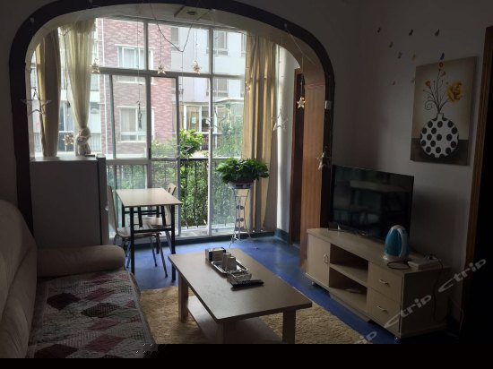 一房一厅一厨一卫温馨景区房