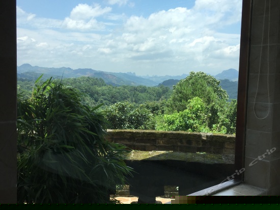 8号豪华江景阳台大床房