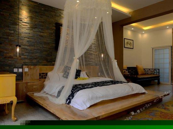 别墅豪华大床套房