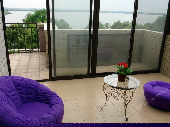 野闲园四卧湖景别墅