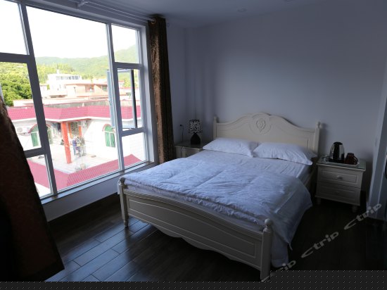 山景1.8米大床房