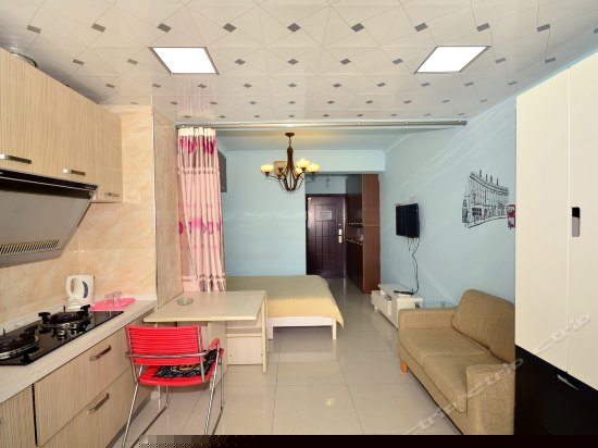 现代简约大床房