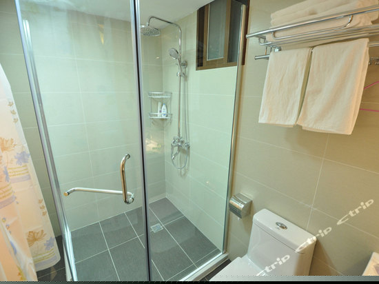 阳光蜜月大床房202