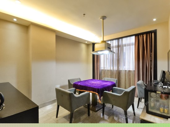 豪华水晶商务大床房