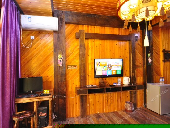 豪华蜜月大床房