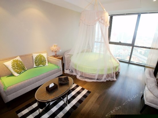 豪华观海圆床房