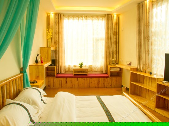 阳光蜜月大床房