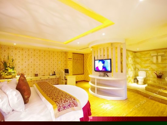 情侣豪华大床房