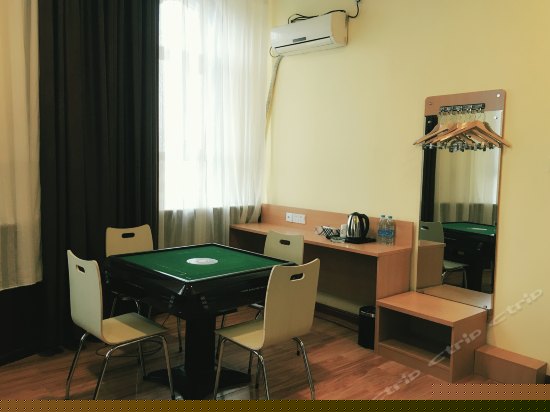 棋牌四人间