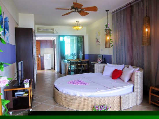 电脑豪华海景圆床房