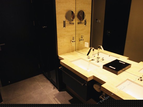 精选园景大床房