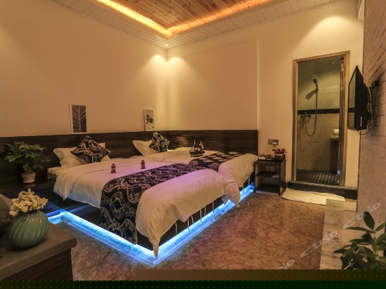 夜半普通双床房