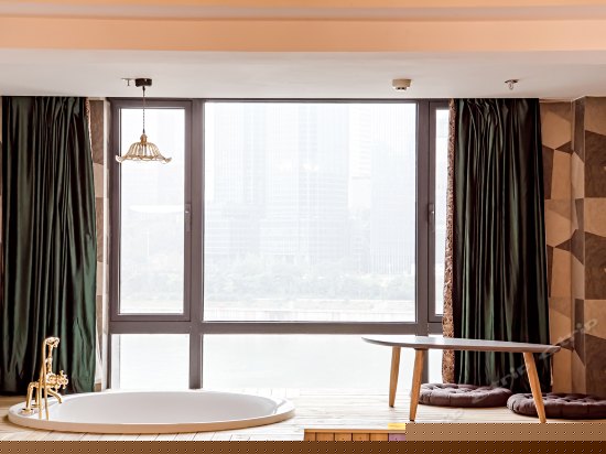 豪华江景大床房