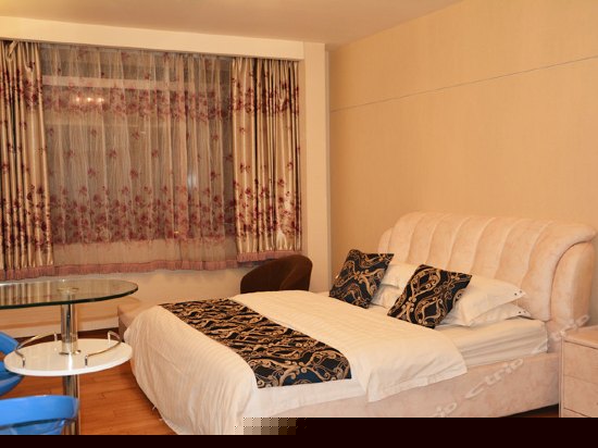 豪华城景大床房