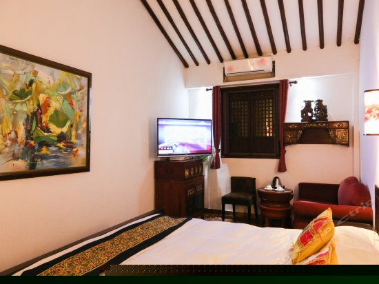 豪华宽敞大床房