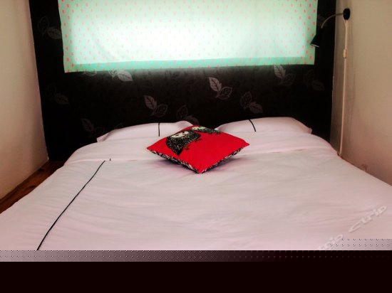 一楼半夏大床房