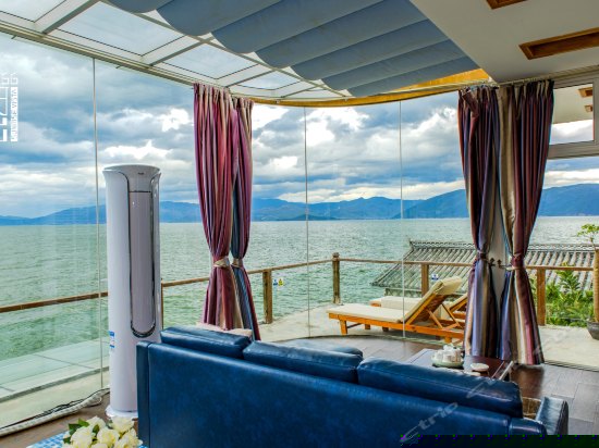 三楼星空海景大床房