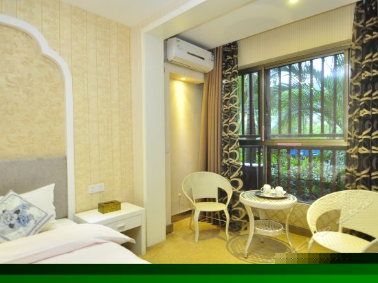 花园豪华大床房