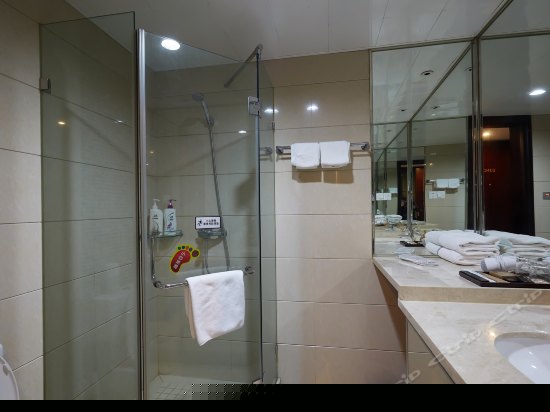 豪华城景大床房