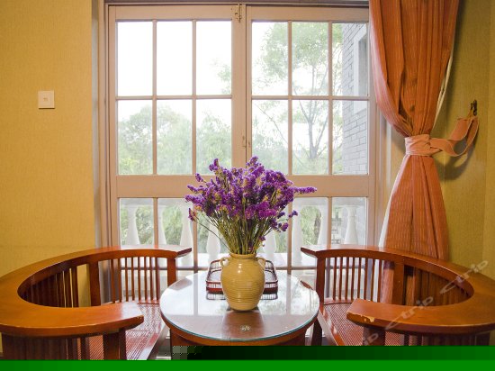 浪漫蜜月大床房