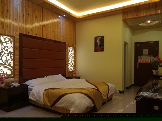 豪华夫妻大床间