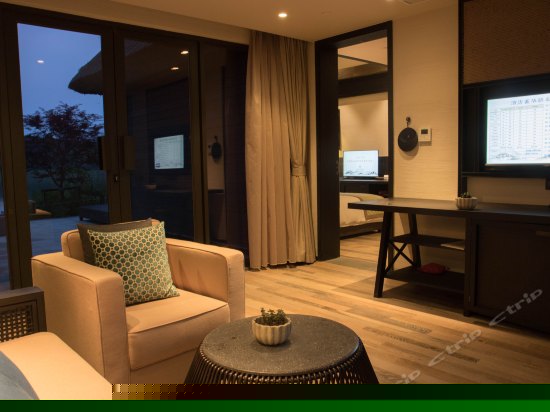 云水间精品客栈湖景套房