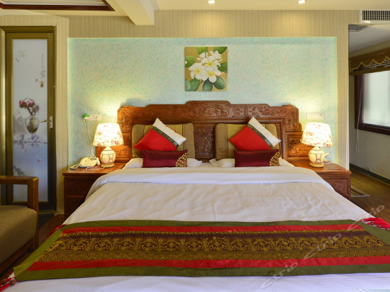 露台江景红木大床房