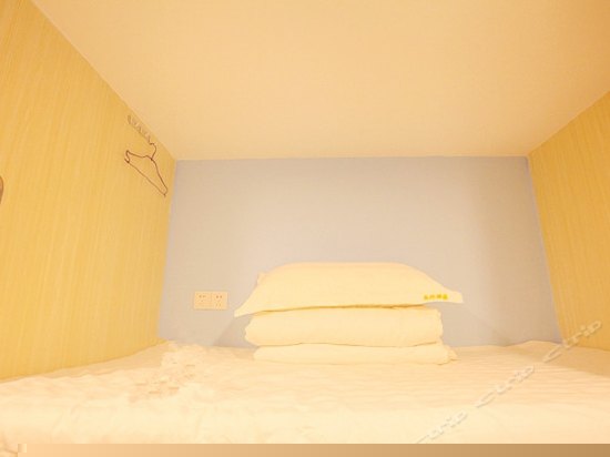 男生六人床位间(独卫)(无窗)