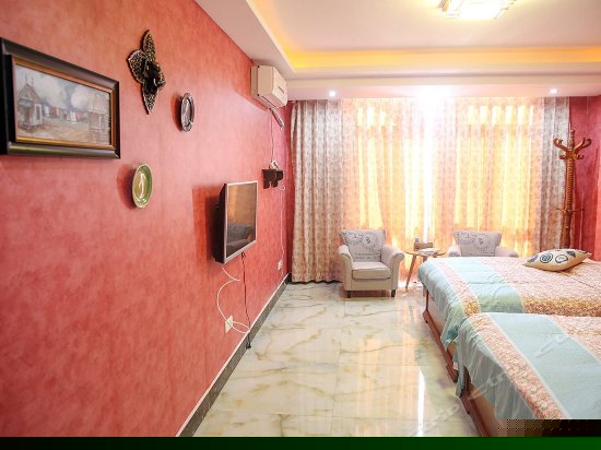 锦华阳台四人房