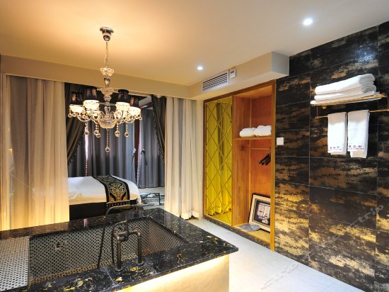 简雅豪华大床房