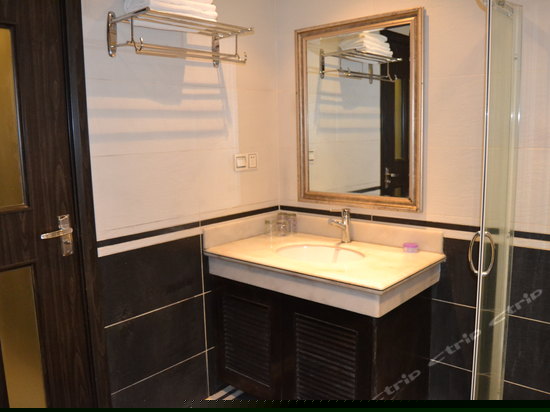 豪华亲海园景套（一房一厅）