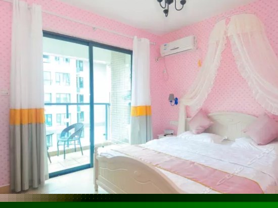 温馨蜜月阳台园景大床房