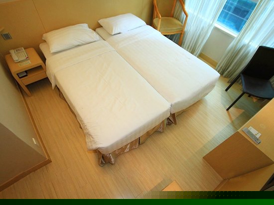 豪华双人大床房