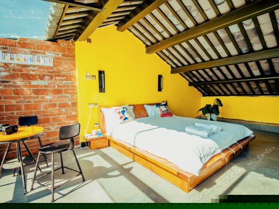 浴缸星空阁楼海景房