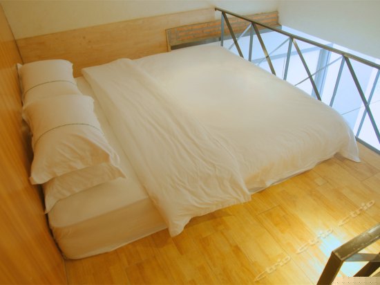 复式湖景大床房