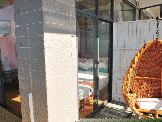 一楼两面临海带阳台海景大床间