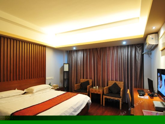 豪华电脑大床房