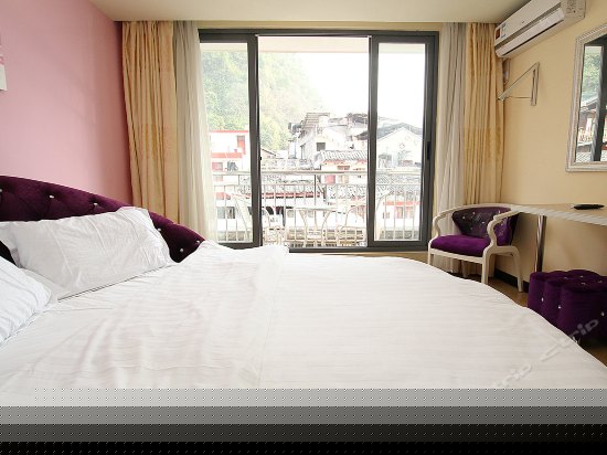 阳台观景温馨圆床房