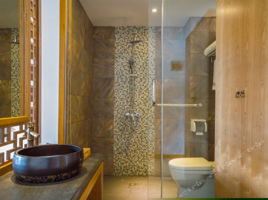 且慢湖景大床房