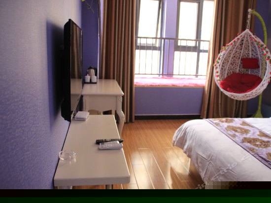 温馨情侣圆床房