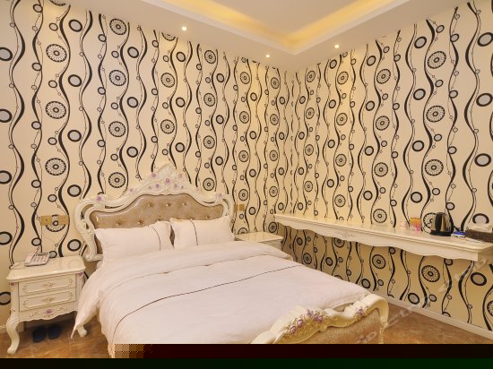 豪华温馨大床房