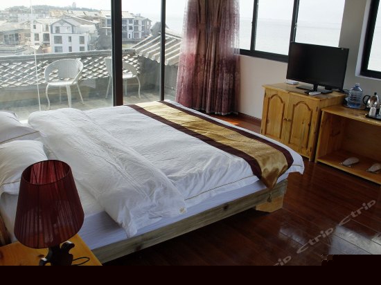 三面观海大床房