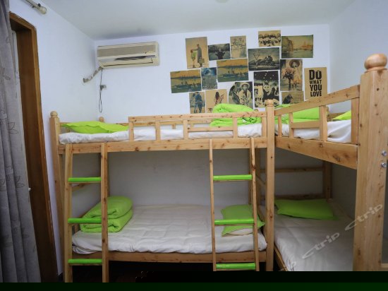 阳光四人床位间