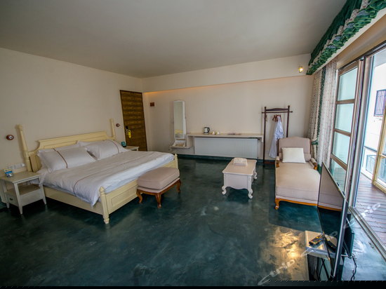 豪华美国乡村大床房207号房