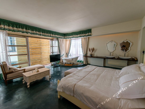 豪华美国乡村大床房207号房