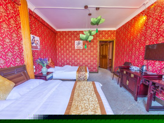 二楼豪华墨韵家庭房